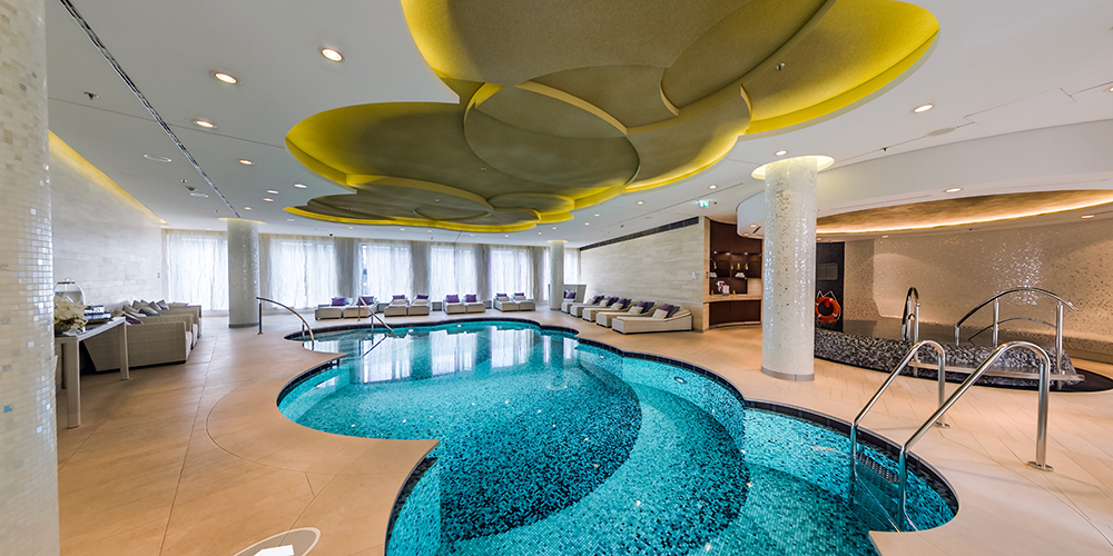 Luxurious elegance facing the Berlin Zoo.