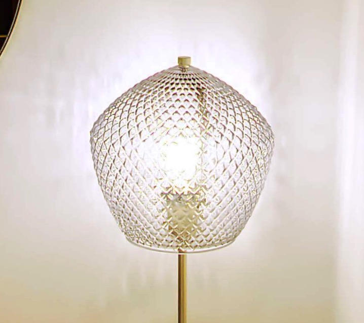 Table lamp with a faceted crystal-glass shade